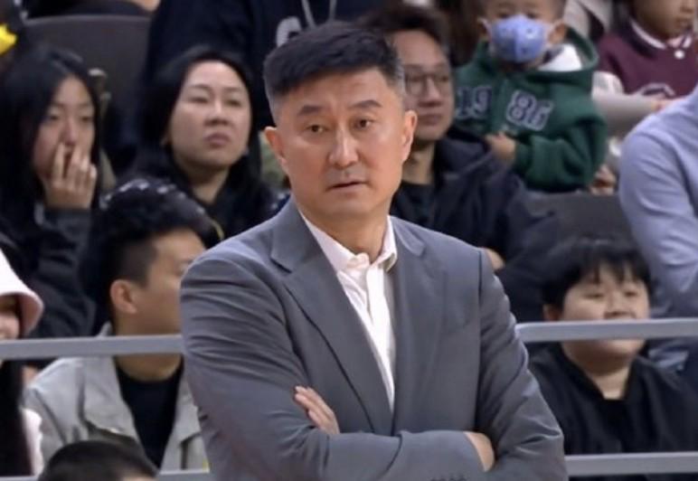 米兰体育app下载-杜锋：依然是开局挖坑的老问题；无论输赢大家都要有所提升
